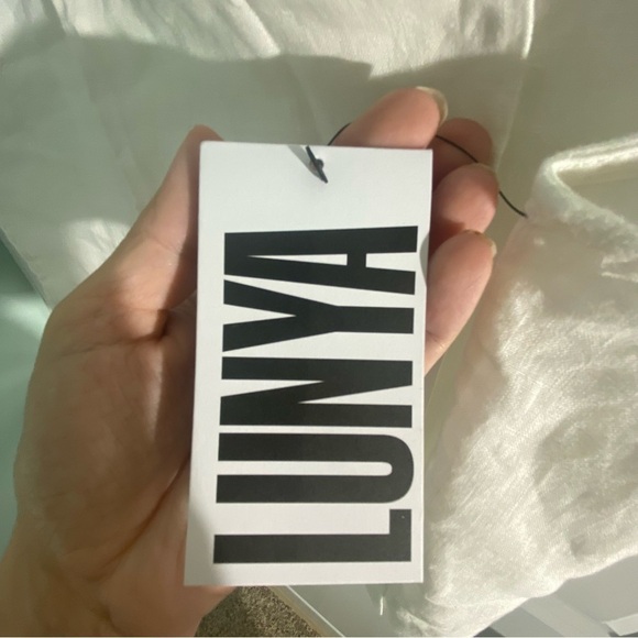 NWT Lunya Woven Linen Sleeveless Shirt Sincere White Size M Tank - Picture 15 of 16